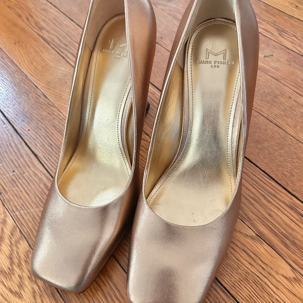 Sz 7.5 Marc Fisher Women's Shimmering Gold Heels